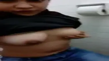 Video Cewek Jilbab Toge Pamer Memek Terbaru poster