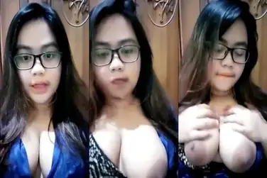 Bokep Indo ABG Kacamata Remas Toket Udah Gede