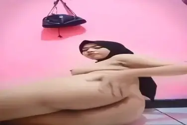 Jilbab Nunggu Pacar Sambil Colmek Di Belakang